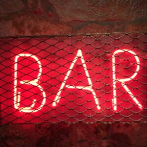 atraer clientes a un bar